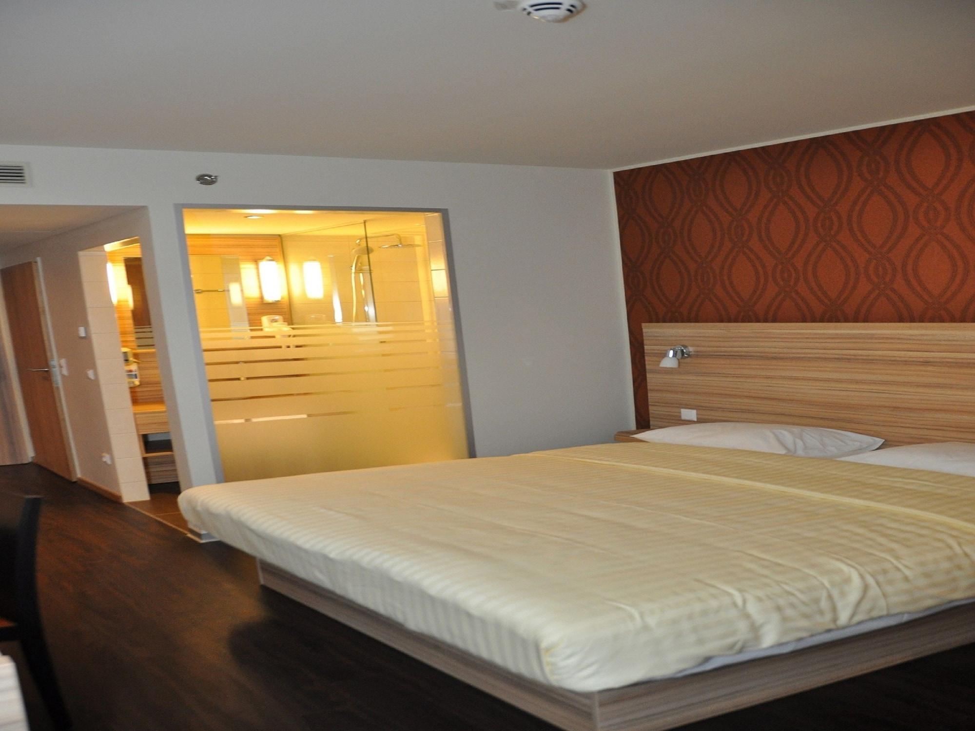 Hotel Star Premium Hauptbahnhof 4*